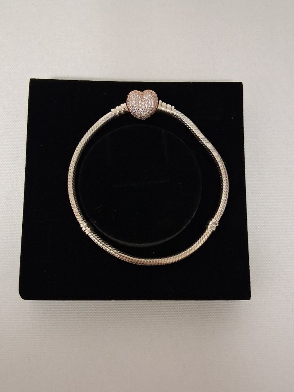 Pandora Moments Pavé Heart Clasp Snake Chain Bracelet – 586292CZ-18